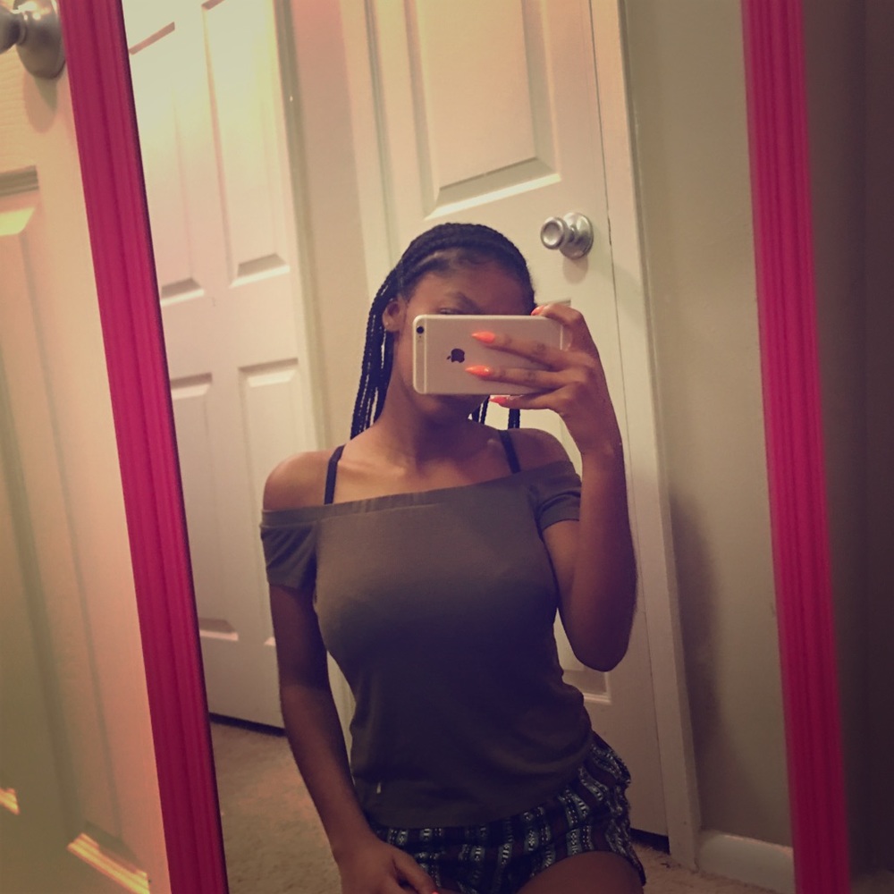 Off shoulder shirt